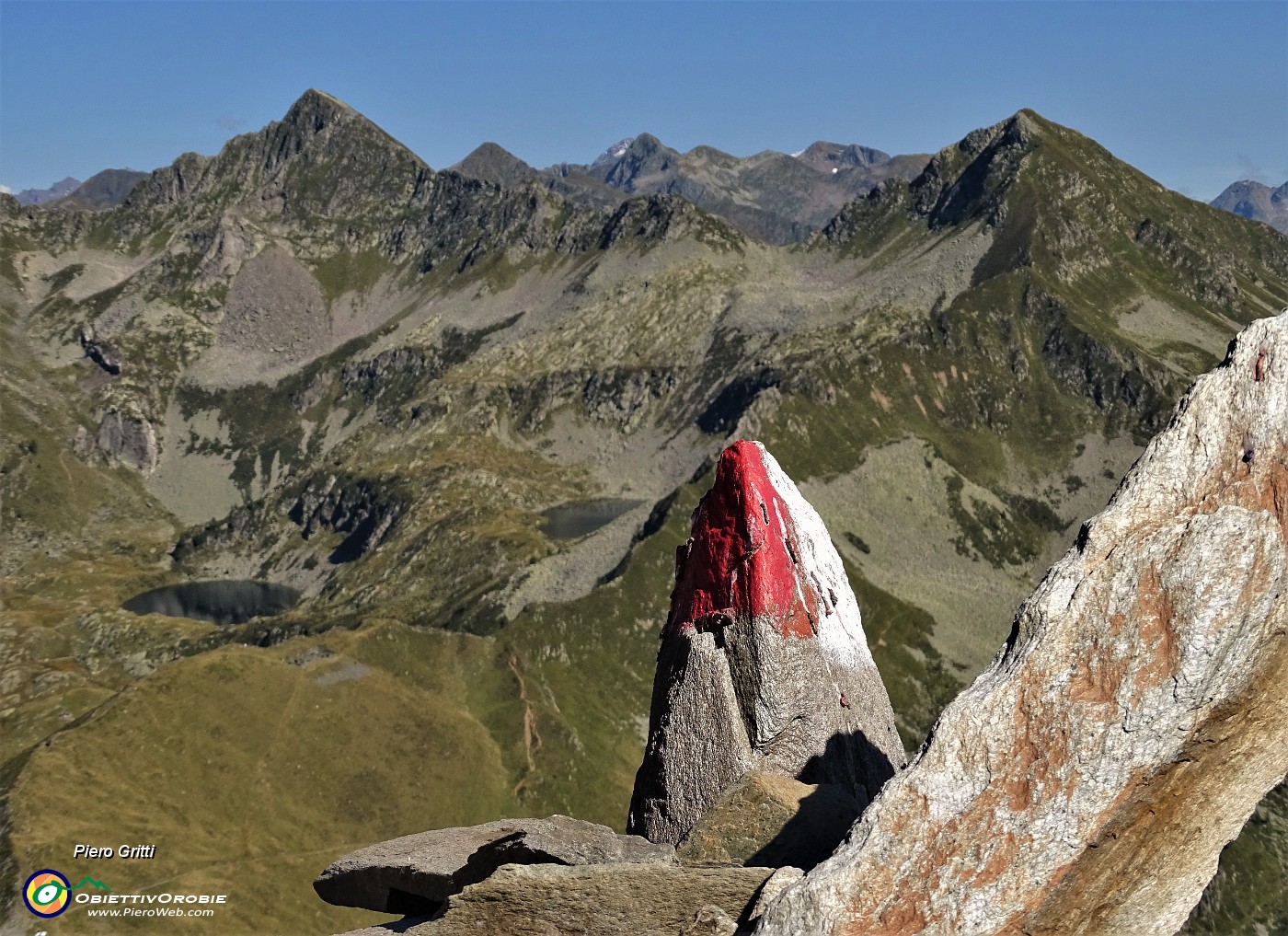 79 Bella vista sulla regione dei Laghi di Porcile.JPG